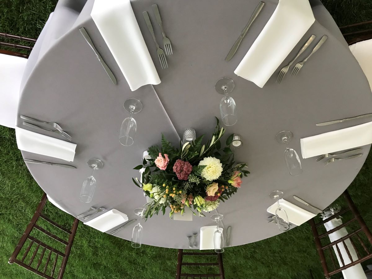 Napkins Solid White On 120" Round Solid Silver Tablecover
